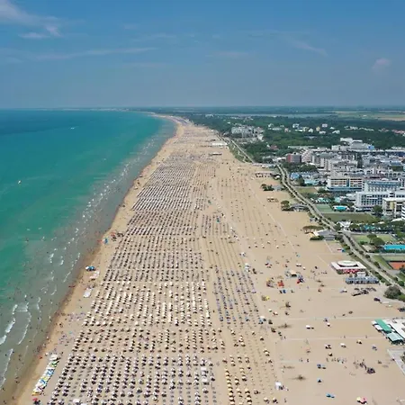 In A Complex With 3 Swimming Pools Apartment Bibione