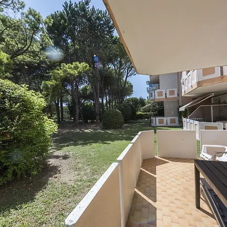 In A Complex With 3 Swimming Pools بيبيوني