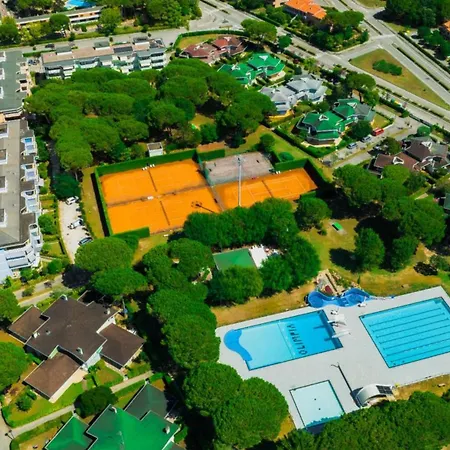 In A Complex With 3 Swimming Pools